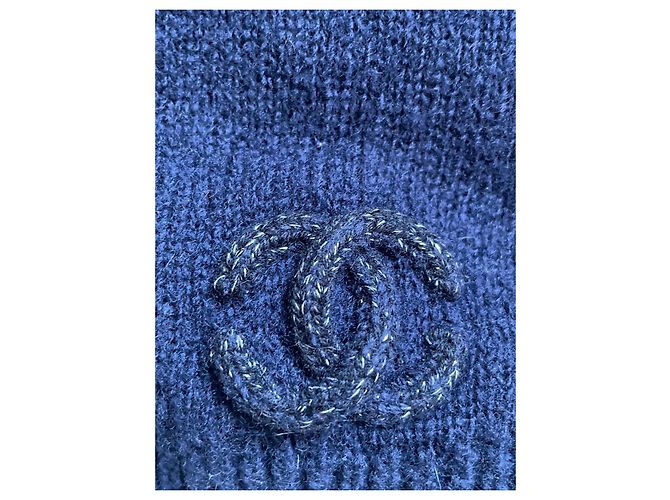 Berretto Chanel in cashmere blu con logo CC - vista 2
