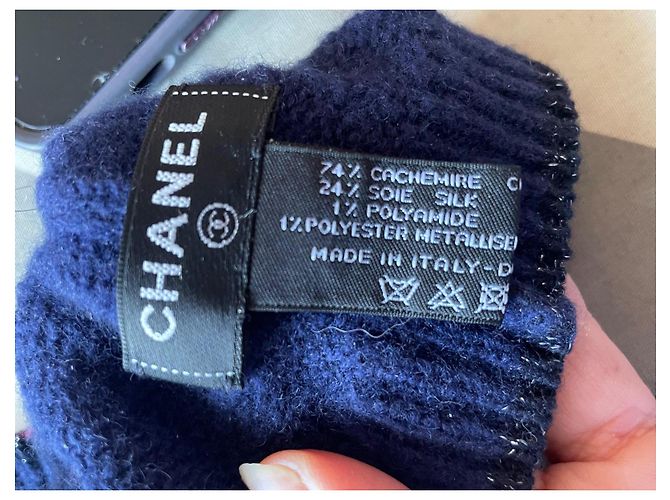 Berretto Chanel in cashmere blu con logo CC - vista 5