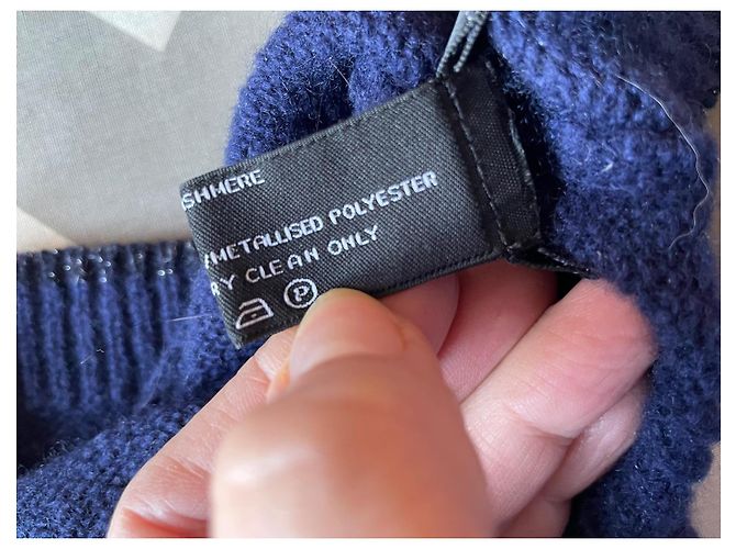 Berretto Chanel in cashmere blu con logo CC - vista 6