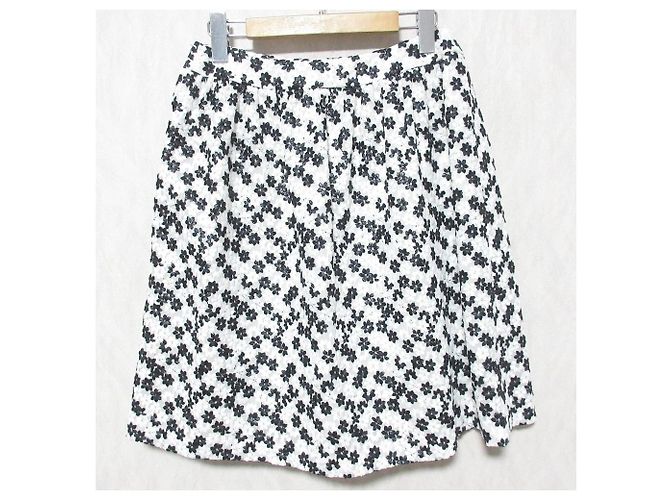 Autre Marque Falda Flare Rene Flor Bordada Negro Blanco - vista 2