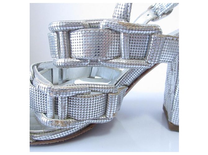 Timeless Chanel Metallic Leder Chunky Heel Slingback Sandalen Silber - Ansicht 14