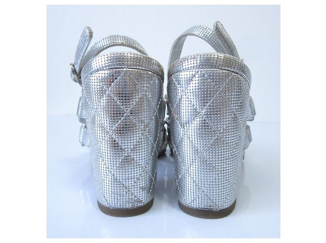 Timeless Chanel Metallic Leder Chunky Heel Slingback Sandalen Silber - Ansicht 6