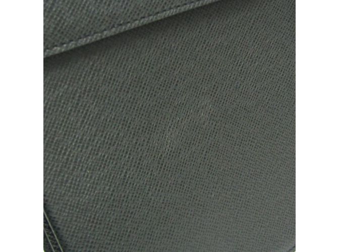 Briefcase Robusto in Taiga di Louis Vuitton Nero Grigio - vista 8