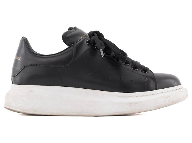 ALEXANDER MCQUEEN - Oversized Sneakers Alexander McQueen aus schwarzem Leder (Größe 37.5) - Ansicht 2