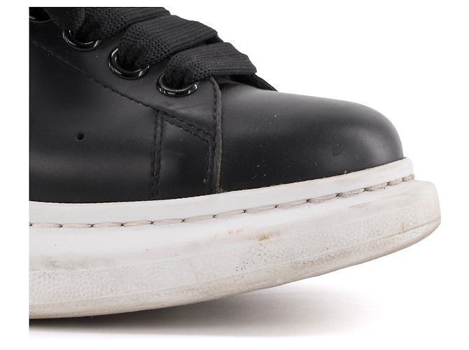 ALEXANDER MCQUEEN - Oversized Sneakers Alexander McQueen aus schwarzem Leder (Größe 37.5) - Ansicht 4