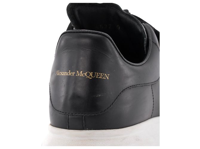 ALEXANDER MCQUEEN - Oversized Sneakers Alexander McQueen aus schwarzem Leder (Größe 37.5) - Ansicht 6