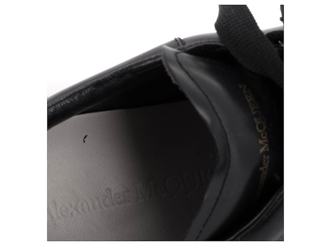 ALEXANDER MCQUEEN - Oversized Sneakers Alexander McQueen aus schwarzem Leder (Größe 37.5) - Ansicht 7