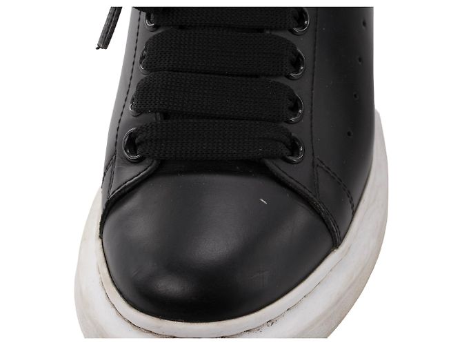 ALEXANDER MCQUEEN - Oversized Sneakers Alexander McQueen aus schwarzem Leder (Größe 37.5) - Ansicht 8