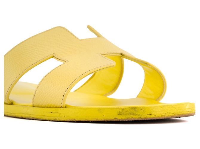HERMÈS - Sandali Oran Hermès in pelle granulata gialla (T37) Giallo - vista 4