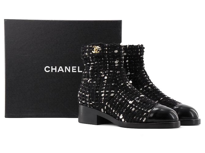 CHANEL - Stivaletti Chanel in tweed nero e paillettes (T38) - vista 10
