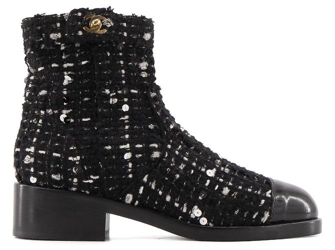 CHANEL - Stivaletti Chanel in tweed nero e paillettes (T38) - vista 2