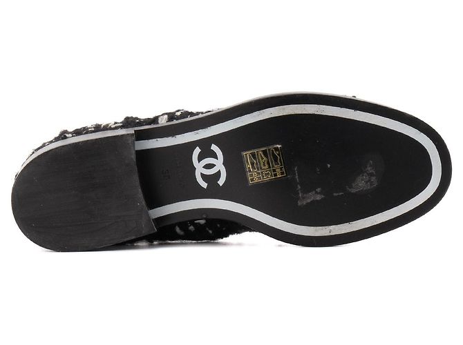 CHANEL - Stivaletti Chanel in tweed nero e paillettes (T38) - vista 3