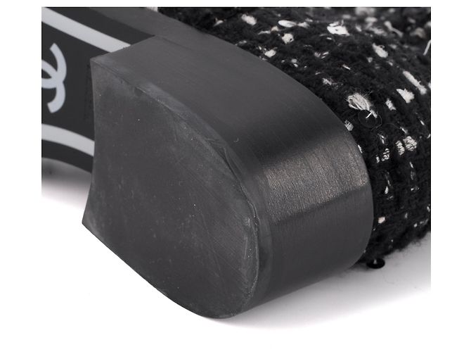 CHANEL - Stivaletti Chanel in tweed nero e paillettes (T38) - vista 8
