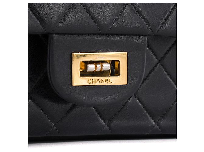 CHANEL - 2.55 Chanel Umhängetasche aus glattem marineblauem und braunem Leder - Ansicht 5