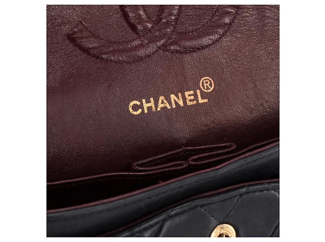 CHANEL - 2.55 Chanel Umhängetasche aus glattem marineblauem und braunem Leder - Ansicht 7