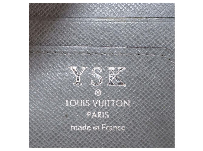 Louis Vuitton Grey Taiga Leather Multiple CC Bifold Wallet - view 6