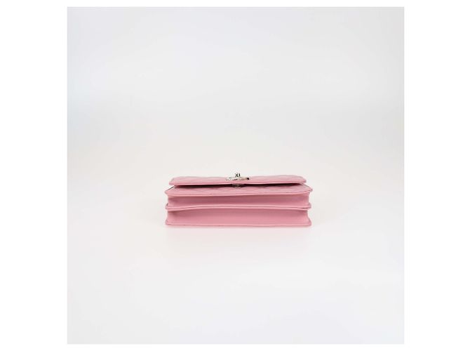 Clutch de corrente em couro matelassê rosa da Chanel com cristais - vista 4