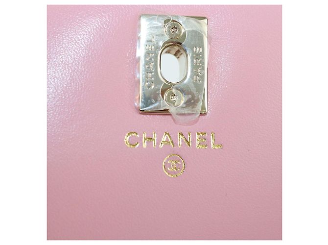 Clutch de corrente em couro matelassê rosa da Chanel com cristais - vista 5