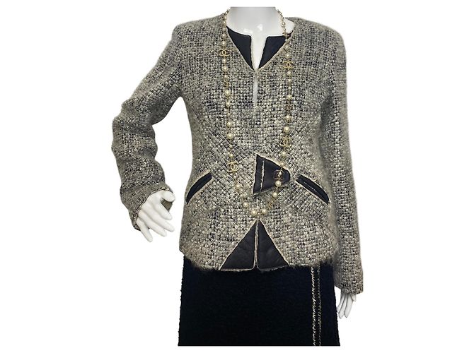 Collana Chanel 10A Shanghai Extra Lunga Perle Dorate 8 Logo CC Bianco Gold hardware - vista 10