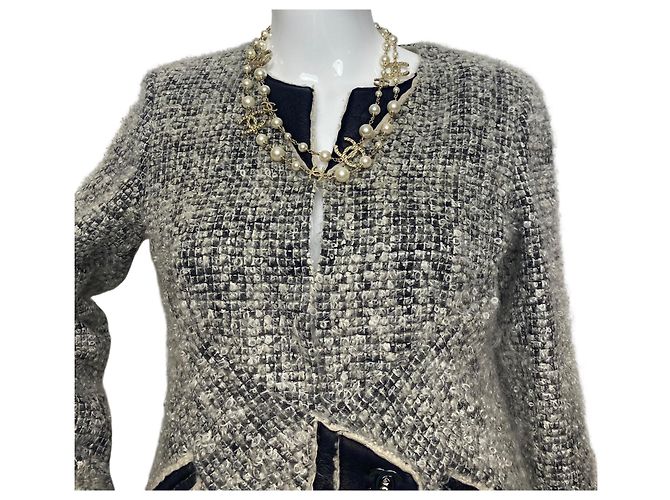 Collana Chanel 10A Shanghai Extra Lunga Perle Dorate 8 Logo CC Bianco Gold hardware - vista 11