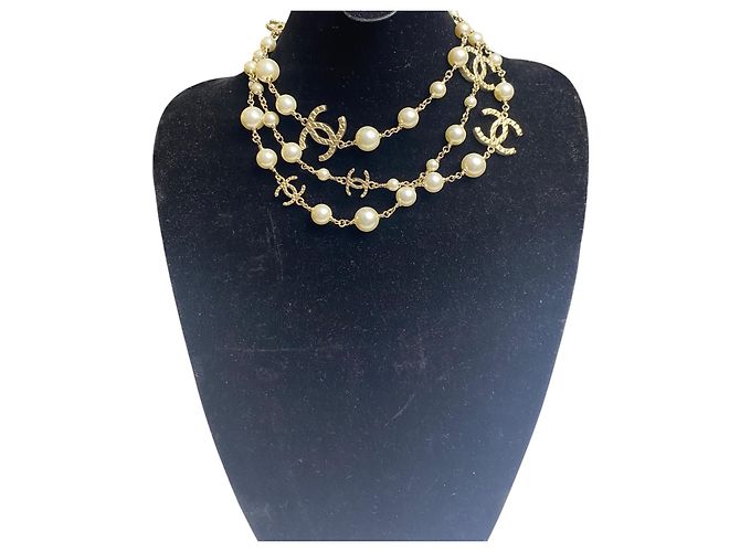Collana Chanel 10A Shanghai Extra Lunga Perle Dorate 8 Logo CC Bianco Gold hardware - vista 4