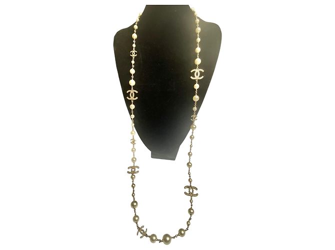 Collana Chanel 10A Shanghai Extra Lunga Perle Dorate 8 Logo CC Bianco Gold hardware - vista 5