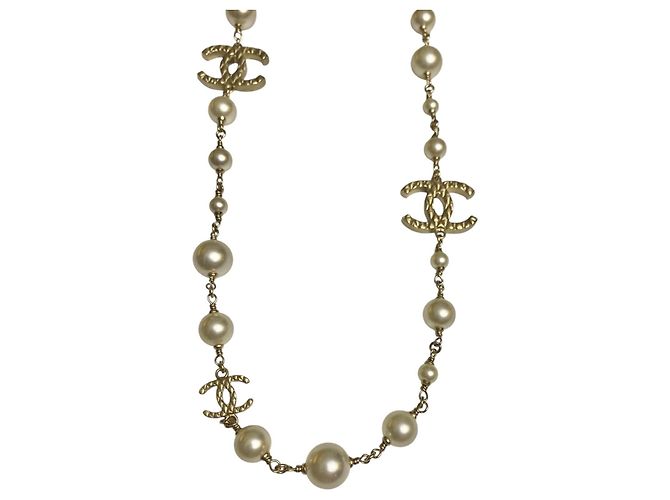 Collana Chanel 10A Shanghai Extra Lunga Perle Dorate 8 Logo CC Bianco Gold hardware - vista 6