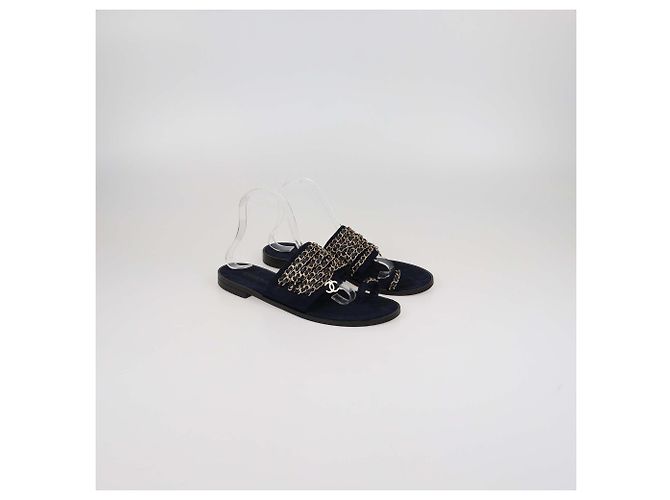 Chanel Infradito Piani in Pelle e Camoscio Blu Navy con Catena - vista 2