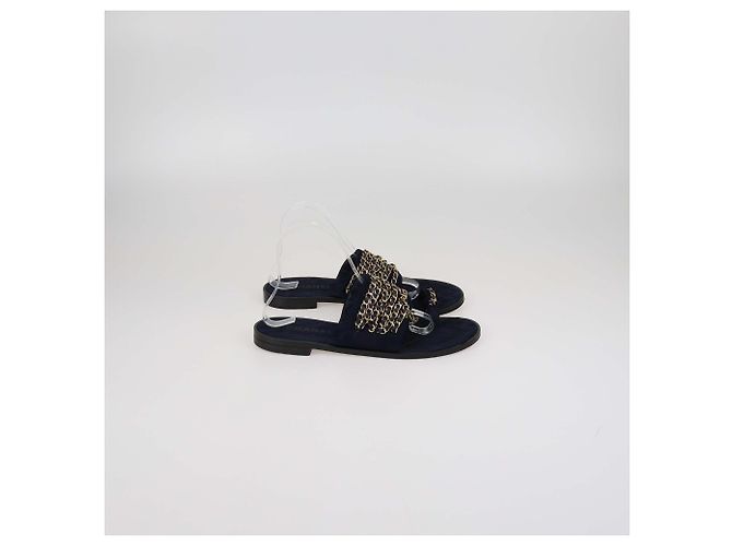 Chanel Infradito Piani in Pelle e Camoscio Blu Navy con Catena - vista 3