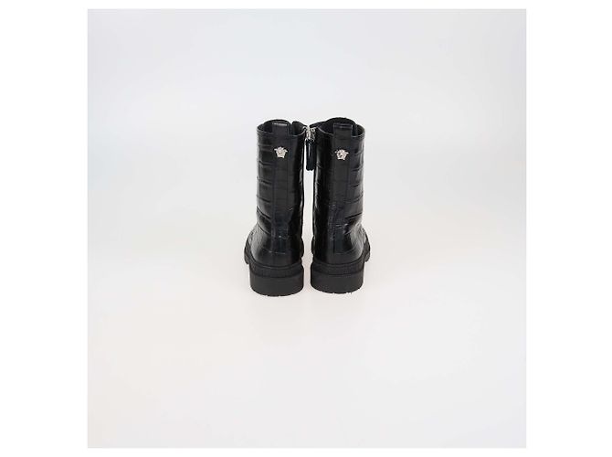 Autre Marque Botas de Cano Curto em Couro Preto com Estampa de Crocodilo Versace Kids - vista 5