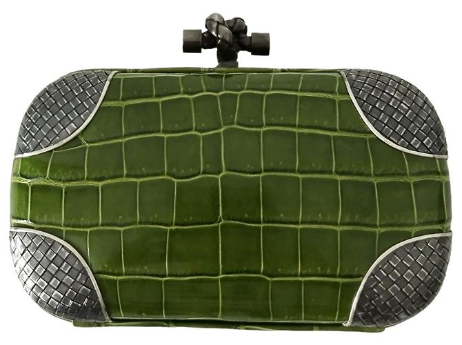 Pochette Bottega Veneta Knot in Coccodrillo Verde con Chiusure e Angoli in Argento Vera - vista 4
