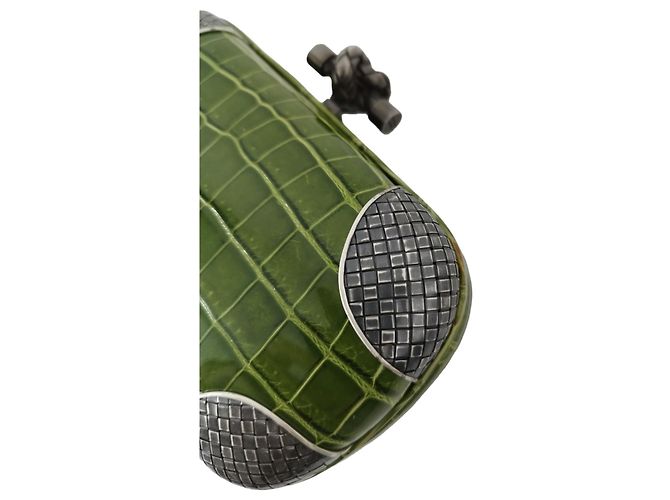 Pochette Bottega Veneta Knot in Coccodrillo Verde con Chiusure e Angoli in Argento Vera - vista 9