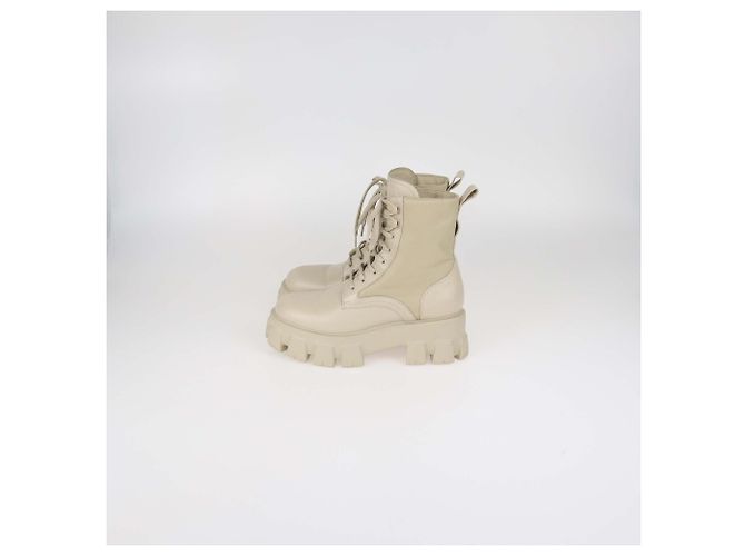 Botas de combate Monolith em couro e nylon bege da Prada - vista 4