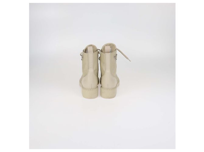 Botas de combate de cuero y Re-Nylon con logo triangular de esmalte beige de Prada - vista 5