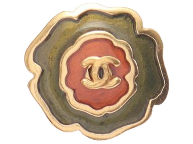 Orecchini a perno Chanel in smalto verde Camelia CC Verde oliva - vista 7