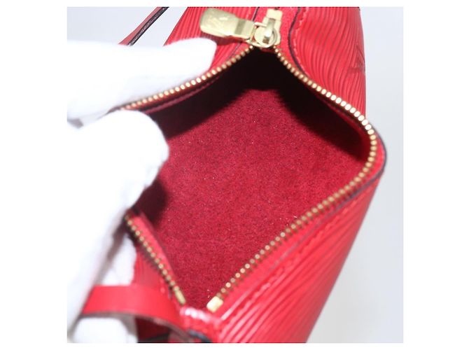 Pochette Soufflot in pelle Epi Louis Vuitton Rosso - vista 5