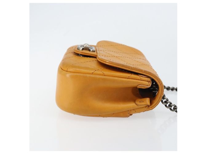 Borsa a tracolla Chanel in pelle trapuntata Arancione - vista 3