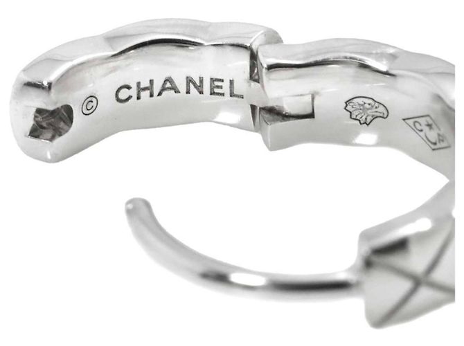 Orecchino a cerchio Chanel Coco Crush in oro bianco 18K - vista 5