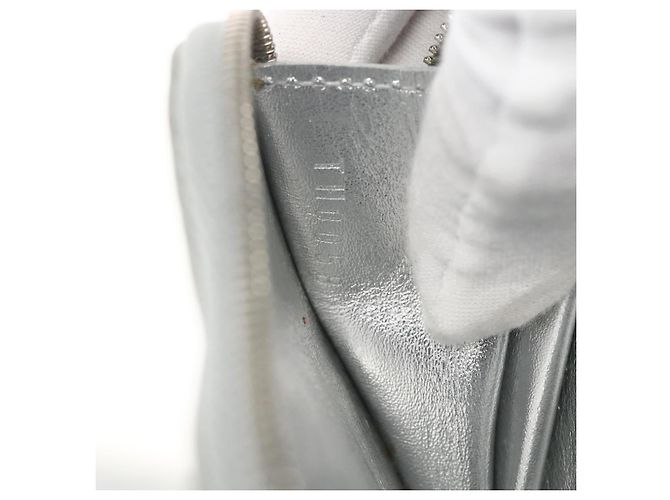 Monedero en forma de corazón Louis Vuitton Monogram Miroir PVC Plata - vista 7