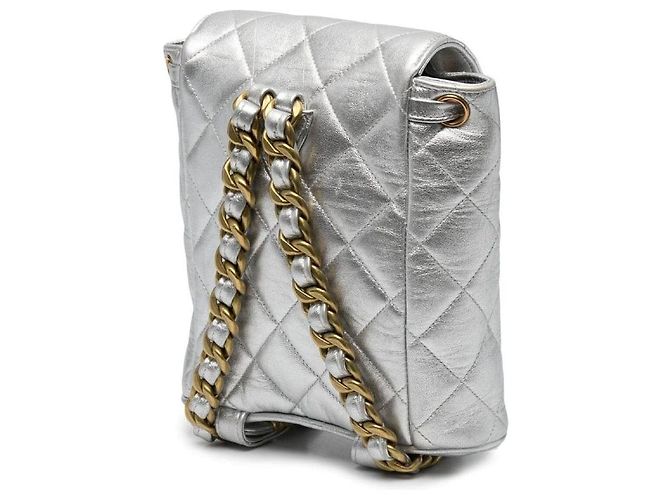 Chanel Silberne gesteppte Leder-Rucksack - Ansicht 3