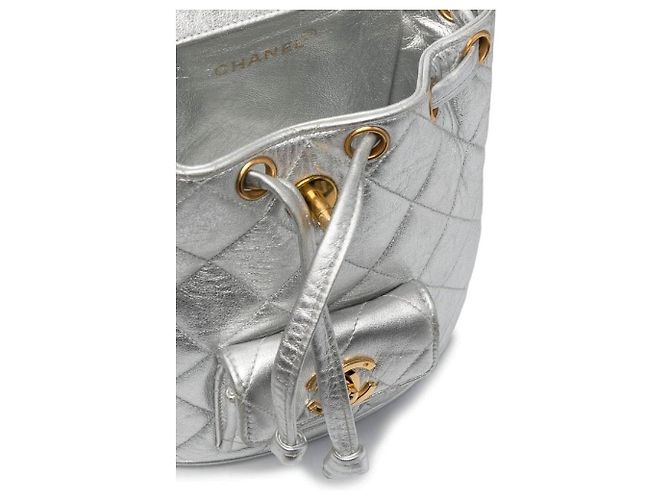 Chanel Silberne gesteppte Leder-Rucksack - Ansicht 5