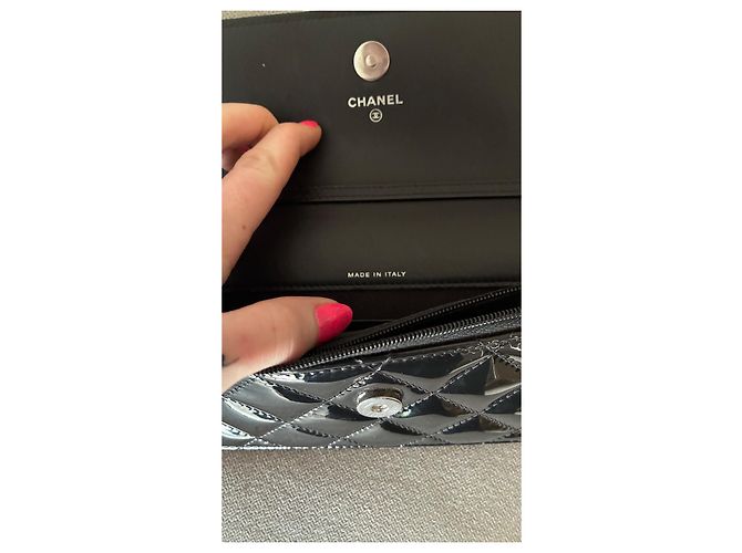 Portafoglio Chanel con catena in vernice nera e argento Nero - vista 2