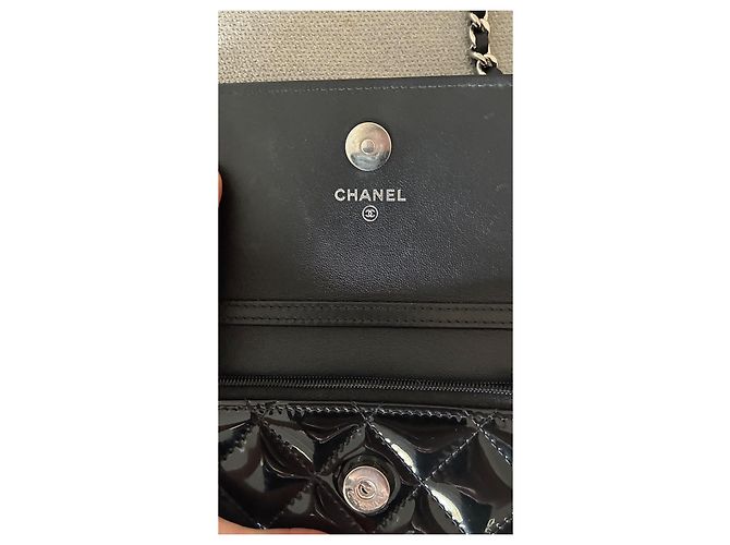 Portafoglio Chanel con catena in vernice nera e argento Nero - vista 3