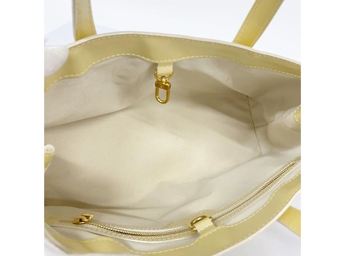 Borsa Tote Vernis Wilshire PM di Louis Vuitton Corallo - vista 4