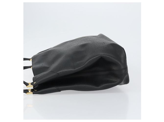 Borsa Louis Vuitton Mandara in pelle Epi GM Nero - vista 4