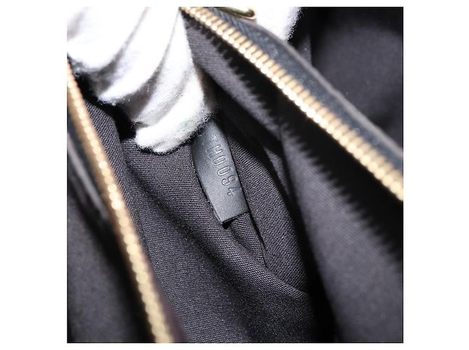 Borsa Louis Vuitton Mandara in pelle Epi GM Nero - vista 7