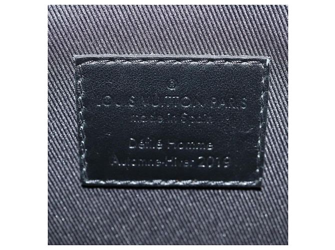 Pochette A4 Rainbow en cuir Taiga Louis Vuitton Noir - vue 6