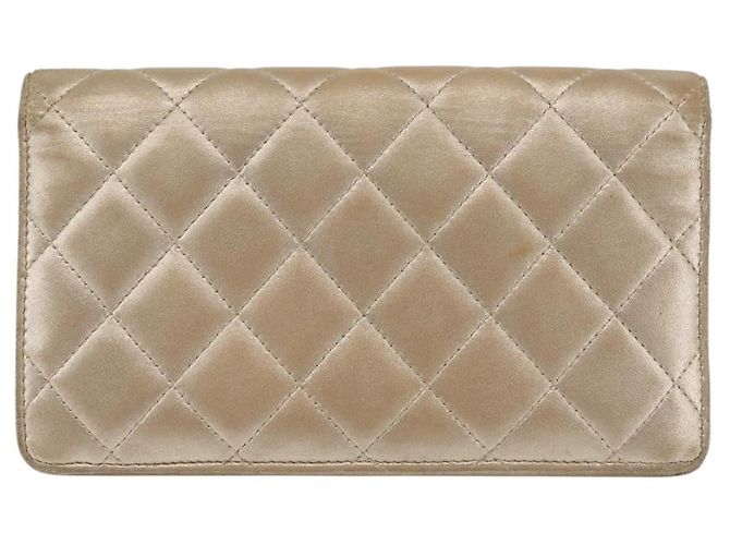 CHANEL Cartera Larga Matelassé de Piel de Cordero Oro CC Auth 143008 Dorado - vista 2