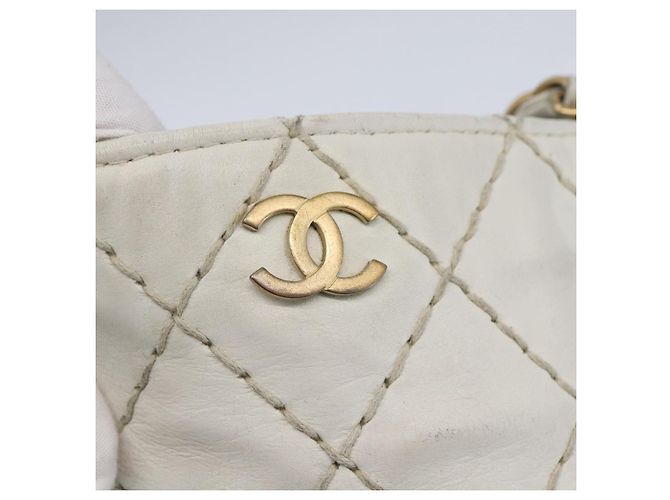 Borsa a tracolla a catena CHANEL Wild Stitch in pelle d'agnello Bianco Oro CC Auth BA6359 D'oro - vista 17
