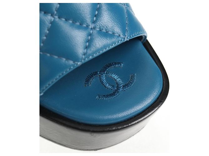 CHANEL Sandali con Tacco Matelassé in Pelle Blu CC Auth 139286M - vista 17